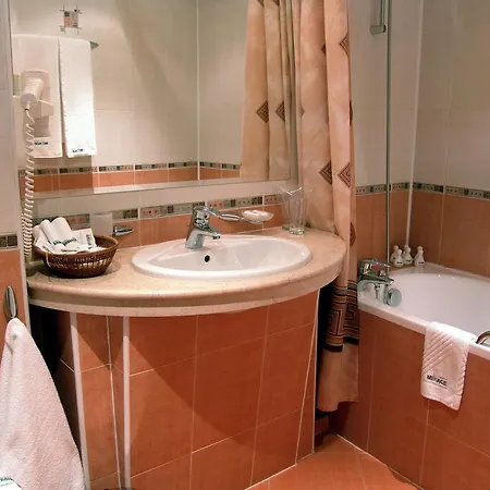 Хотел мираж 4*